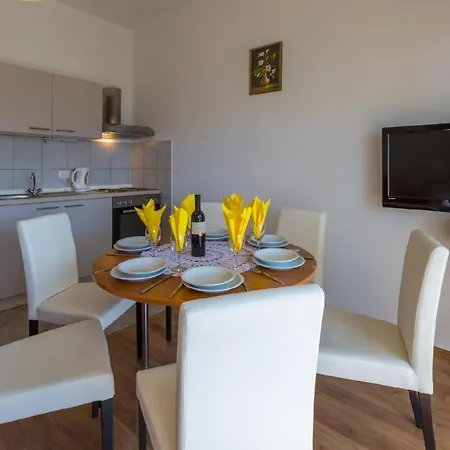 Apartment Fuer 6 Personen Ca 55 Qm In Novi Vinodolski, Kvarner Bucht Crikvenica Und Umgebung *
